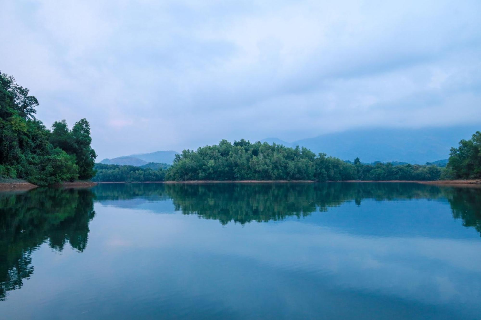 Serene Aqua Hills Kozhikode Hotel Mennanyam Exterior photo