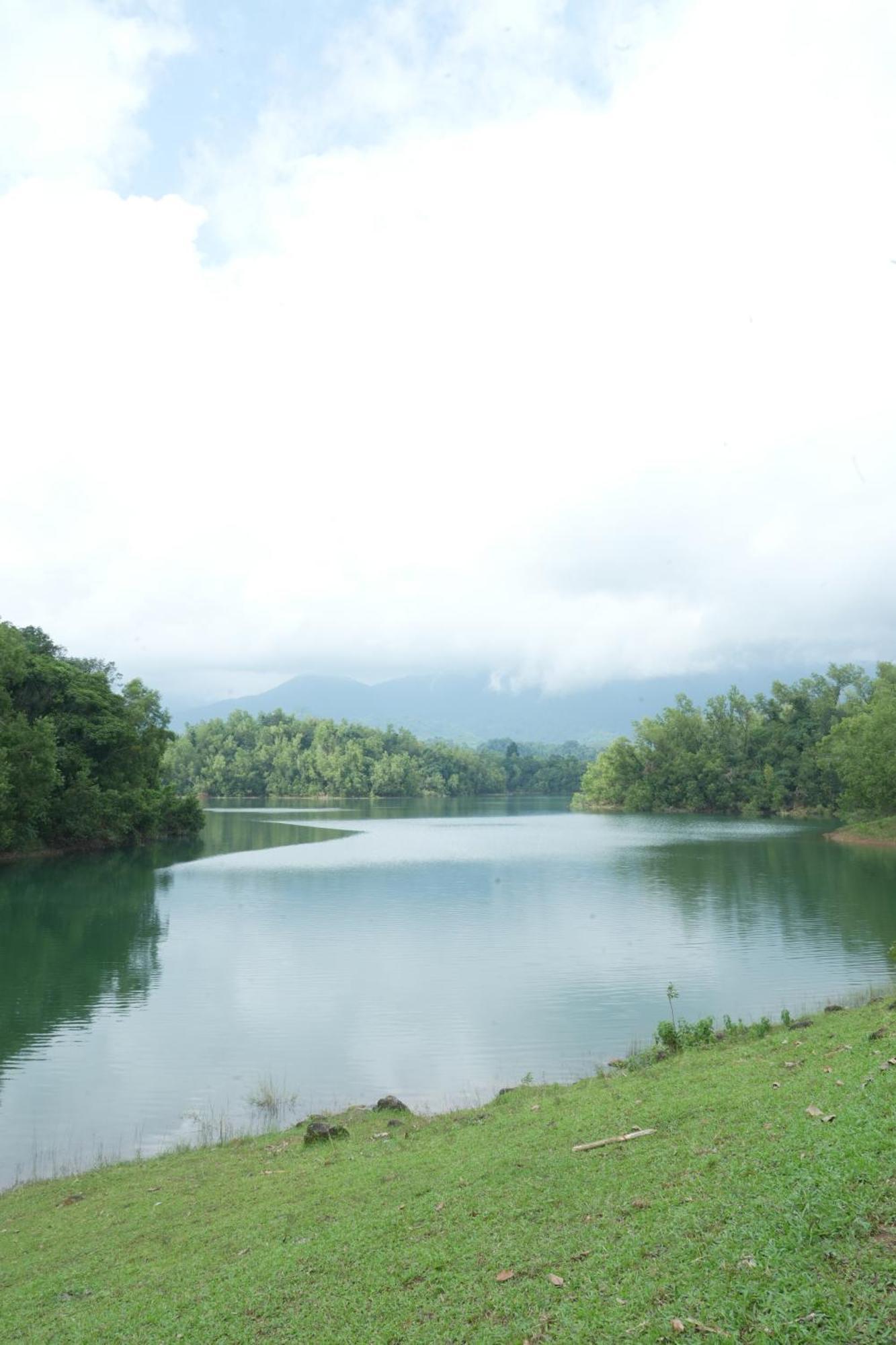 Serene Aqua Hills Kozhikode Hotel Mennanyam Exterior photo
