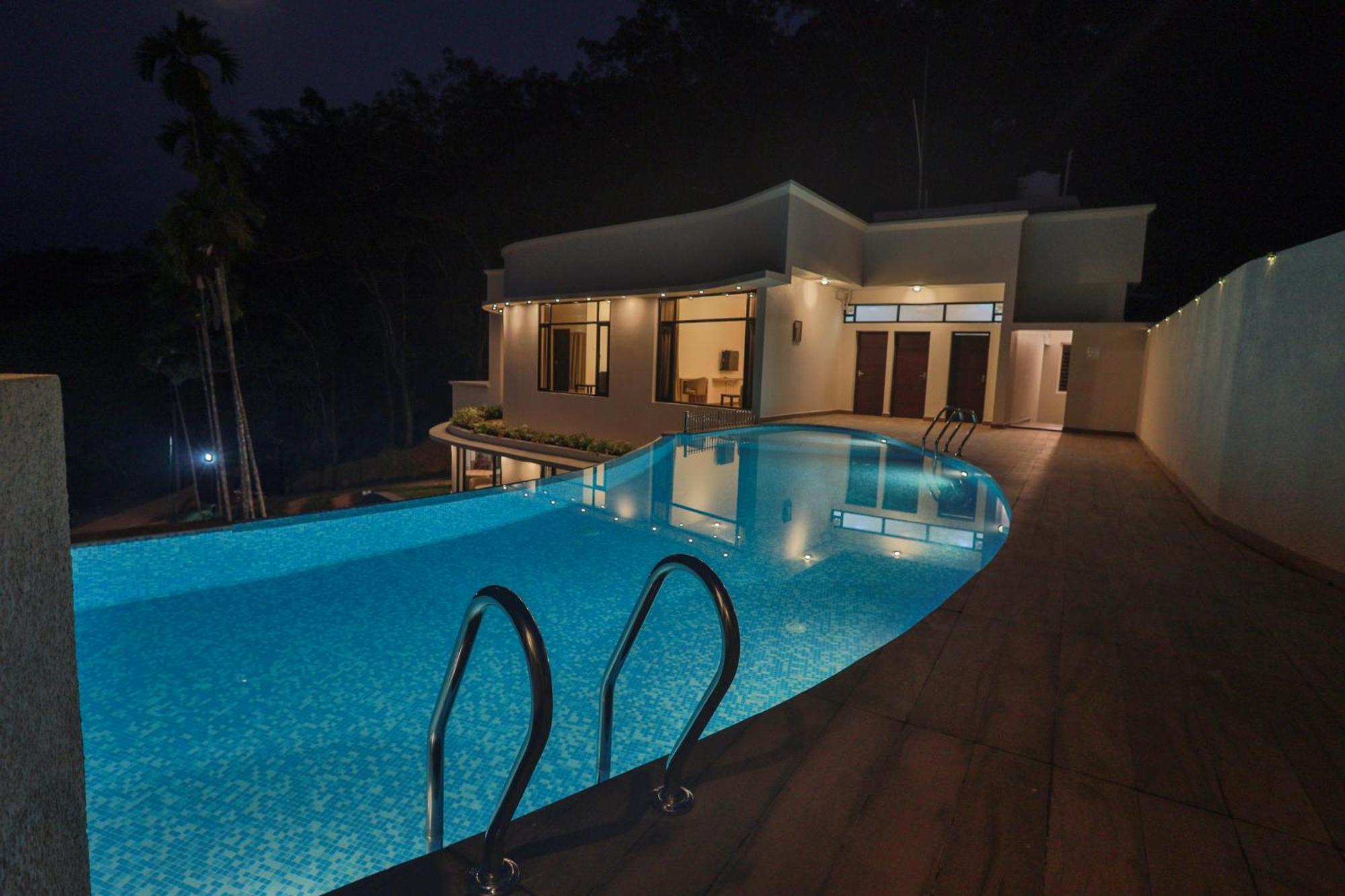 Serene Aqua Hills Kozhikode Hotel Mennanyam Exterior photo